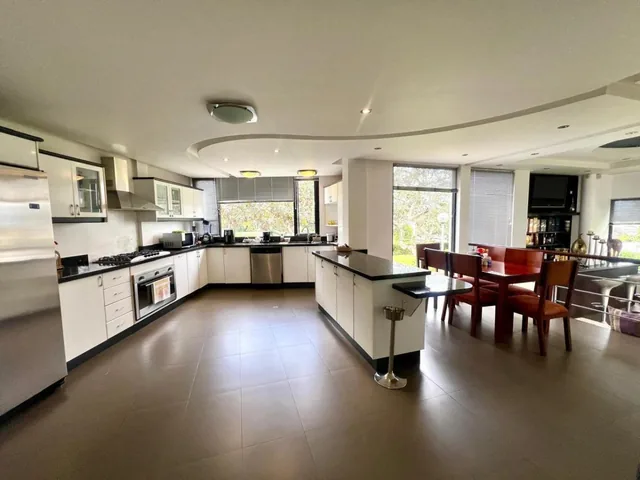 Mv - Sector Nayon, Tanda en Venta Casa de 3d 555 m² con Amplios Jardines — imagen 2
