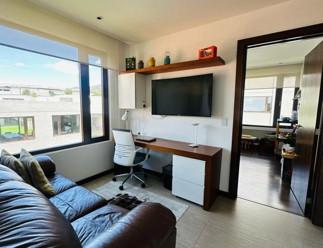 Se Vende Departamento de 2 Dorm. Sector El Nacional en Cumbaya en $ — imagen 4