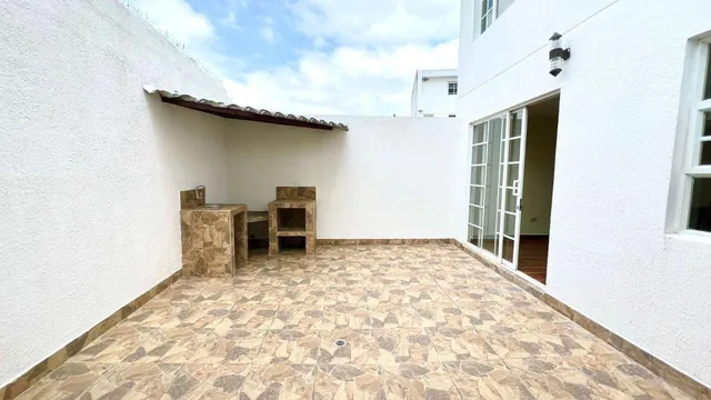 Casa con 182 m² Terreno, 3 Habitaciones en Venta en Centro de Cayambe — imagen 2