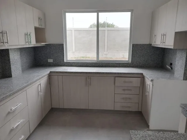 Casa por Estrenar de Venta en La Urbanización Portón Al Río de Vicrieel. Guayas — imagen 5