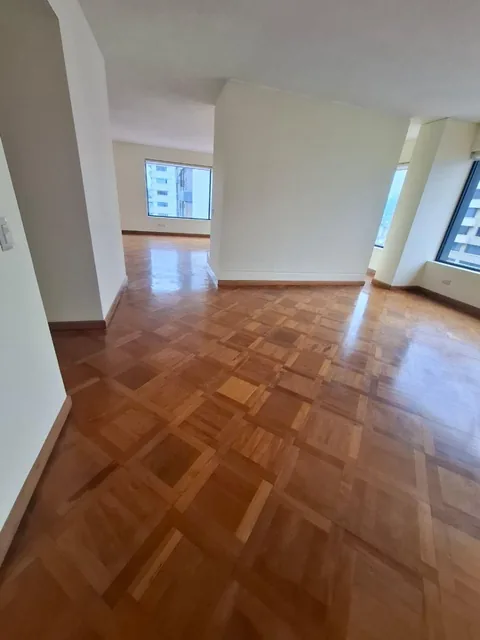 Rento / Vendo Departamento con Vista Espectacular – González Suárez — imagen 4