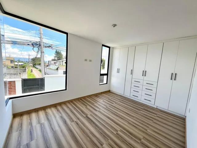 Sector Puembo, en Venta Hermosa Casa Independiente de Dos Pisos a Estrenar 3d 117 m² (Mv) — imagen 3
