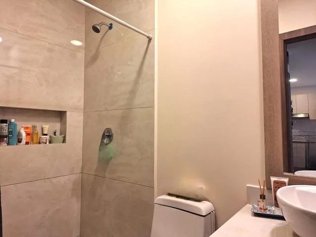 Suite de Venta en Edificio Moderno — imagen 2