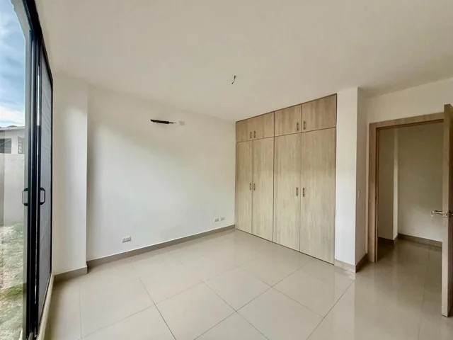 Departamento Planta Baja a Pocos Pasos del Liceo Panamericano, Guayas — imagen 2