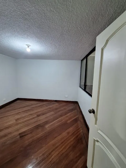Venta Casa Rentera con 2 Locales Comerciales – Sector El Morlán Quito — imagen 5