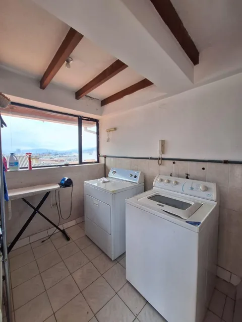 Venta Casa Rentera con 2 Locales Comerciales – Sector El Morlán Quito — imagen 3