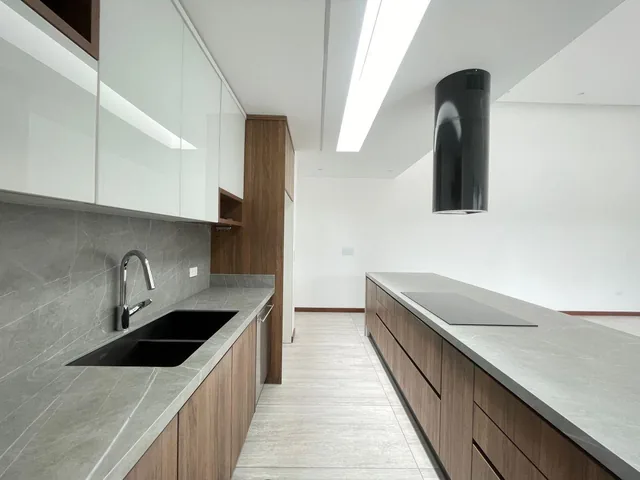 Departamento de 165 m² con 3 Habitaciones en Venta en Cumbayá — imagen 2