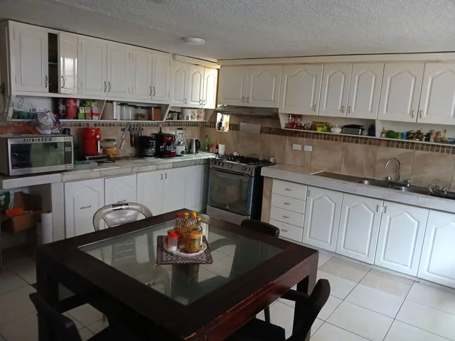 Oportunidad de Inversión: Casa de 3 Niveles con Amplios Ambientes en El Sector 23 de Junio — imagen 3