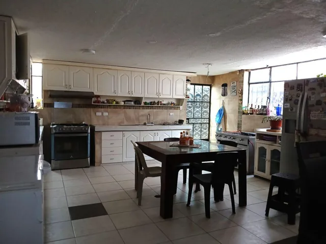 Oportunidad de Inversión: Casa de 3 Niveles con Amplios Ambientes en El Sector 23 de Junio — imagen 2