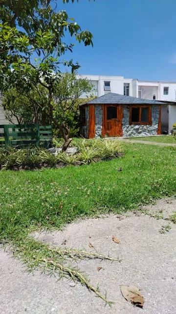 Casa Independiente 4 Dorm. con Piscina Tumbaco — imagen 5