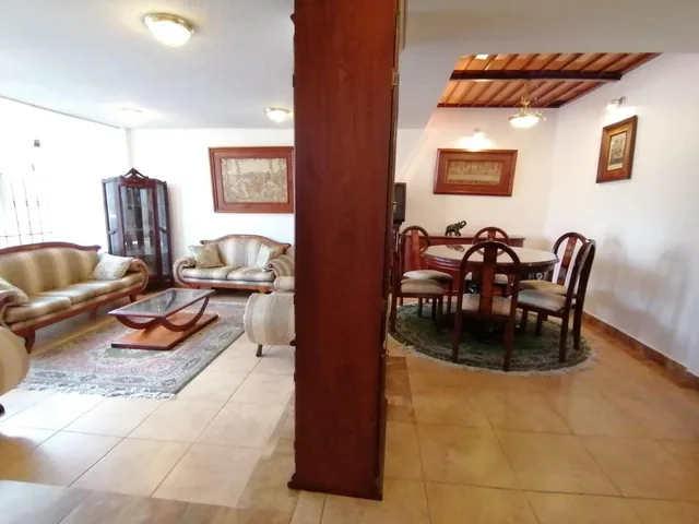 H/ Quito Tenis Bajo, Casa en Venta Usd — imagen 3