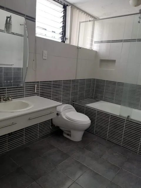 H/ Quito Tenis Bajo, Casa en Venta Usd — imagen 2