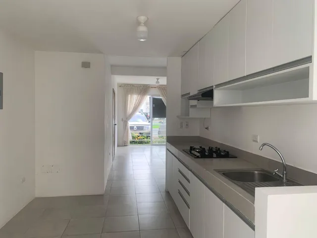 Vendo Lindo Departamento en Planta Baja, Brisas de La Perla 1, Autopista Narcisa de Jesús, Guayas — imagen 4