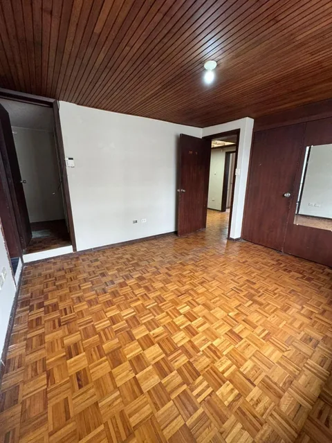 En Venta Casa Independiente de 6 Dorm. en Iñaquito Cerca Al Quicentro — imagen 2