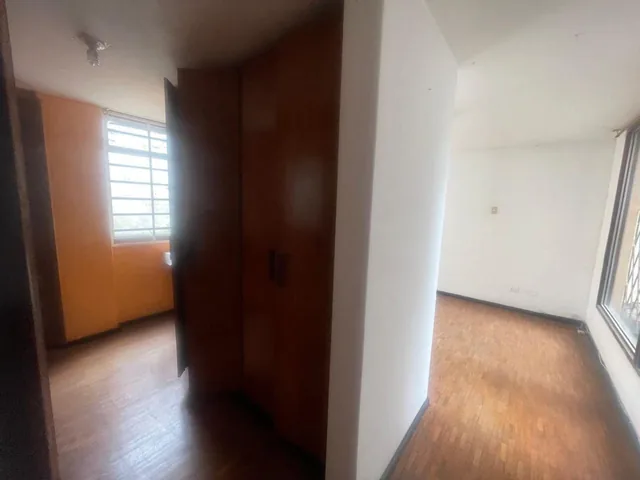 Vendo Pequeño Edificio Para Remodelar de 5 Departamentos - Sector Estadio Olimpico - *mm — imagen 2