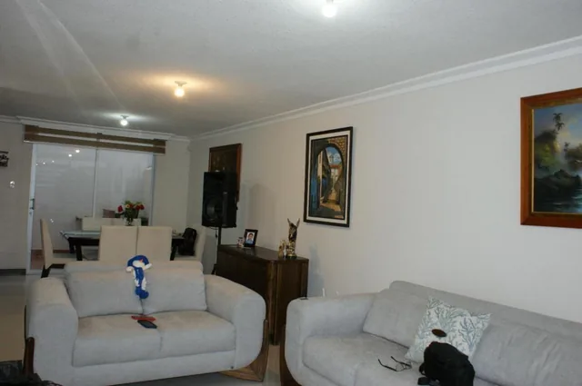 Venta - Casa - Acabados de Lujo - Pomasqui - Norte - Quito — imagen 5