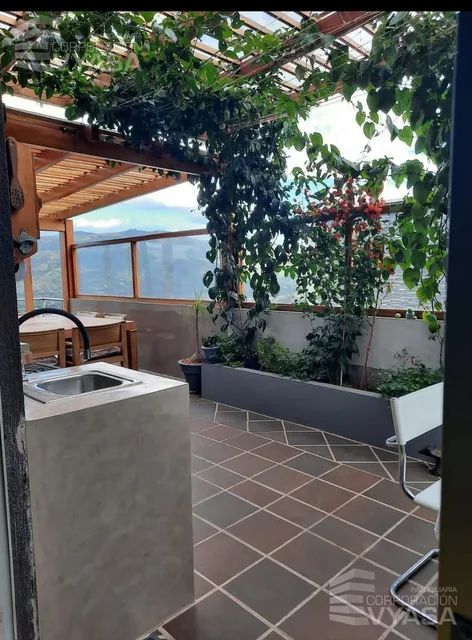 Cumbayá - Yanazarapata, Bonito Duplex en Venta de 280 m², 5 Dorm. — imagen 2
