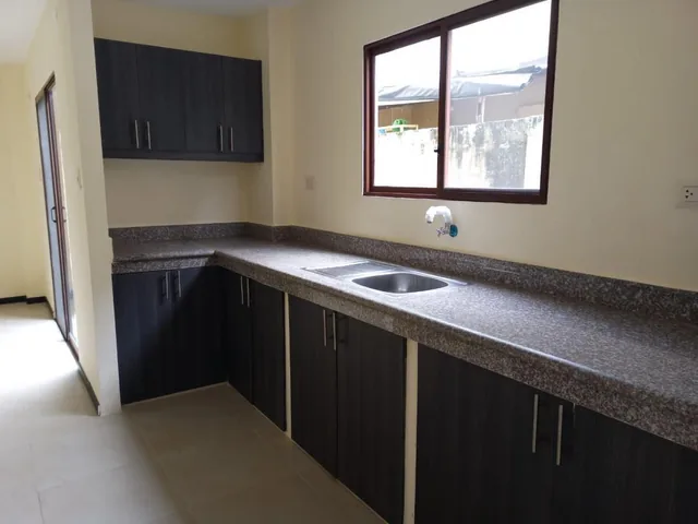 Casa de Venta en La Urbanización La Rioja, 4 Dorm., por Estrenar. Guayas — imagen 2