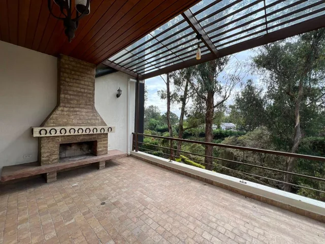Vendo Lindo Departamento Cumbaya 185 m, Terraza con Chimenea, Acceso a Ruta Viva $ — imagen 2