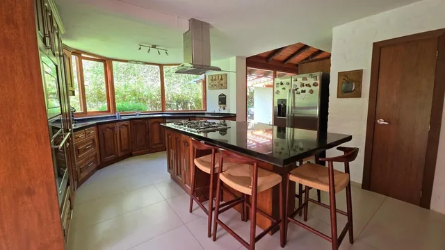 Casa con Amplio Terreno en Cumbayá — imagen 5