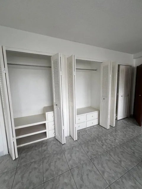 Vendo en Lomas de Urdesa, Lindo Departamento con Vista a Guayaquil, Guayas — imagen 2