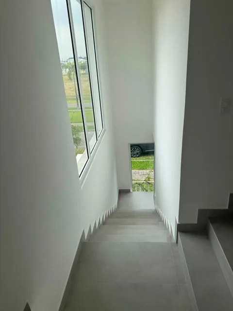Aires Norte Casa de 255 m² con 4 Dorm. en Venta en Samborondón, Guayas — imagen 2