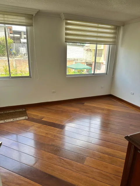 Acogedor Departamento de Venta Monteserrin — imagen 2