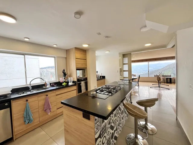 Departamento de Venta Semi Remodelado con Vista a Guápulo Sobre Gonzalez Suarez — imagen 2