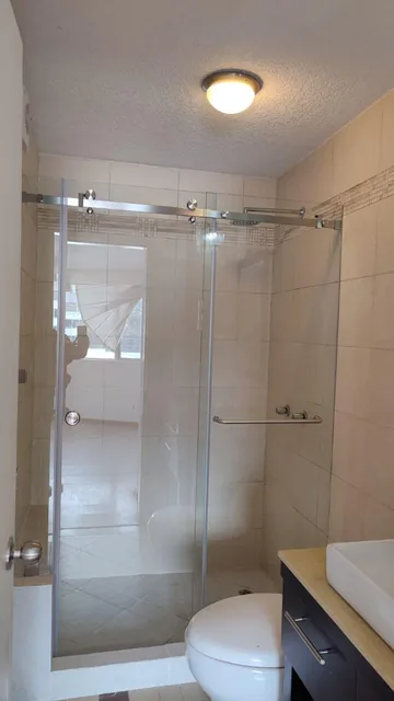 Vendo Moderno y Remodelado Departamento en Quito — imagen 3
