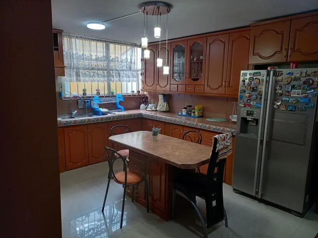 Vendo Casa Independiente Amplia Sector Urbanizacion Acosta Soberon Pasando Conocoto — imagen 3