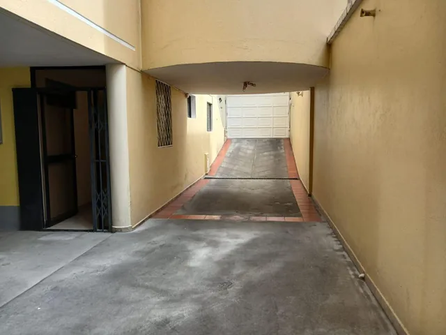Vendo Departamento en El 4 Piso Sin Ascensor de 2 Dorm. urb. El Condado, Primera Etapa — imagen 4