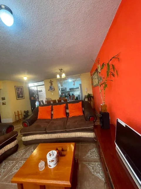 Casa en Venta 3 Dorm., Garage: Calderon — imagen 3