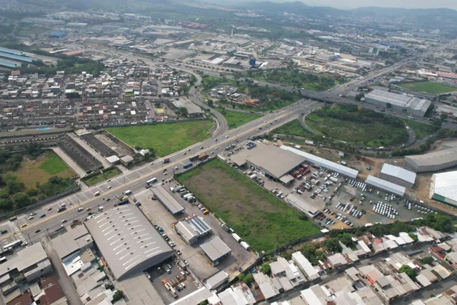 En Venta Macrolote Industrial Comercial Vía a Daule Km 14 - Amparo Marín, Guayas — imagen 3