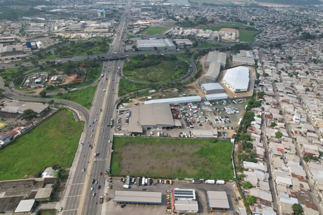 En Venta Macrolote Industrial Comercial Vía a Daule Km 14 - Amparo Marín, Guayas — imagen 2