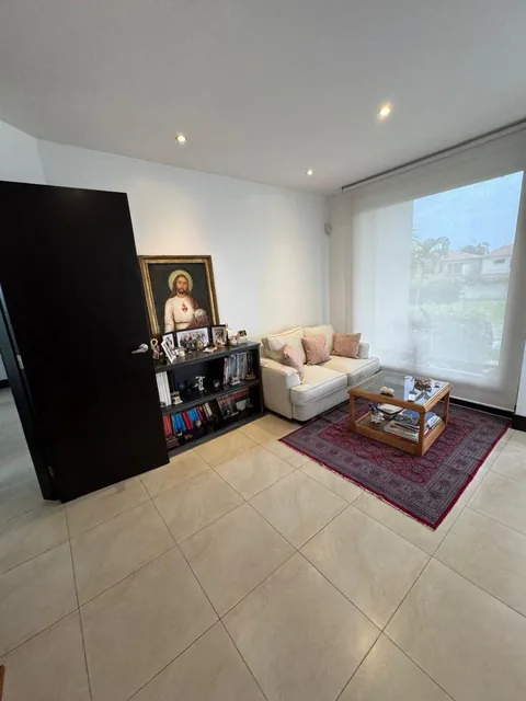 Casa con 480 m² en Venta con 3 Recámaras en Samborondón, Guayas — imagen 5