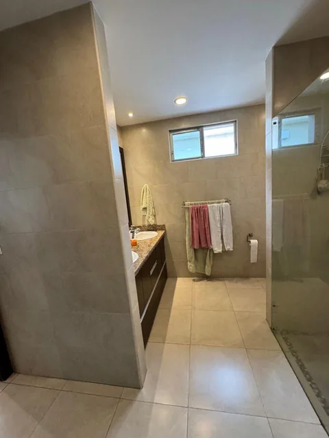Casa con 480 m² en Venta con 3 Recámaras en Samborondón, Guayas — imagen 2