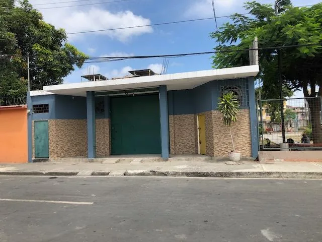 Venta de Oficina con Terreno Para Taller - Cerca a Los Esteros, Guayas — imagen 2