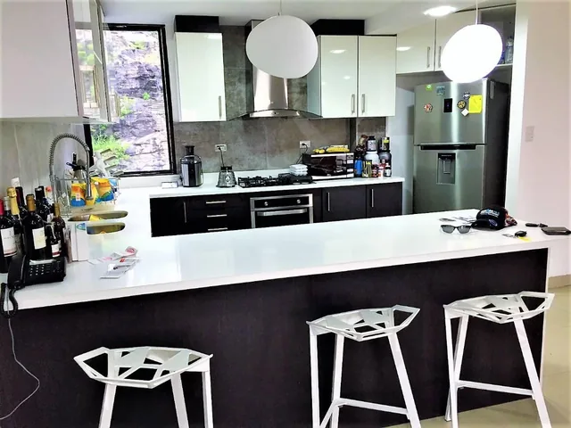 Vendo Departamento Amoblado de Lujo en Ciudad Colon, 2 Dorm/2 Parqueos/130 m², Guayas — imagen 5