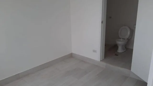 De Venta Hermoso Departamento Remodelado 100% en Sector Gonzalez Suarez — imagen 4