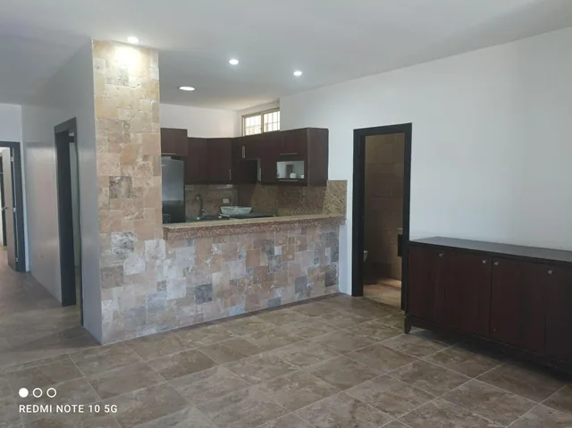 Lomas de Urdesa Vendo Departamento Elegante, 2 Dorm. con Opción a 3 Luminoso, Garaje 2 Carros, Guayas — imagen 4