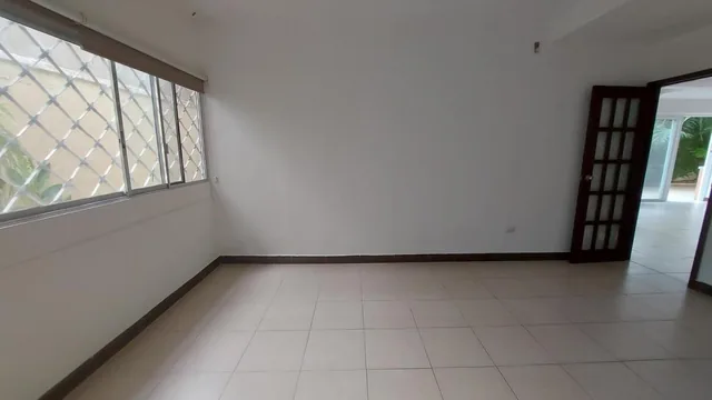 Venta Departamento Planta Baja Tres Dorm. y Piscina, Guayas — imagen 2