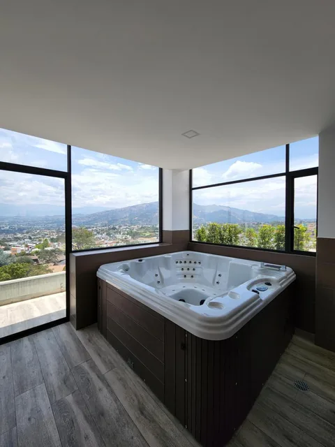 Hermoso Departamento de Venta con Amplio Jardin en Cumbaya — imagen 4