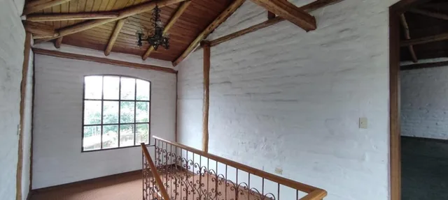 Venta de Hermosa Casa Independiente con Terreno Campestre, Valle de Los Chillos — imagen 2