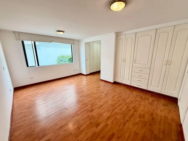 Unico Depar 3 Dorm. 250 m² Urb. El Condado Norte Quito — imagen 2