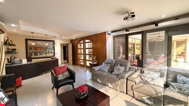 Amplia Casa en Venta Km. 4.5 Vía Samborondón, Guayas — imagen 2