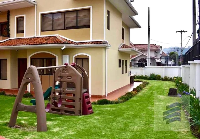 De Oportunidad Hermoso Departamento Dúplex en Venta | Av Loja y Remigio Crespo – Cuenca, Azuay — imagen 3
