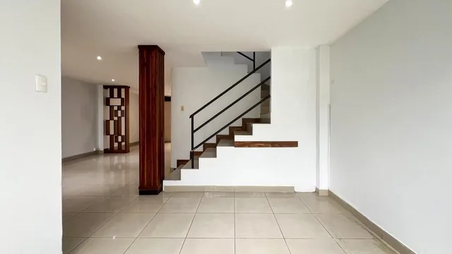 Casa en Venta en Urb Castilla, Guayas — imagen 2