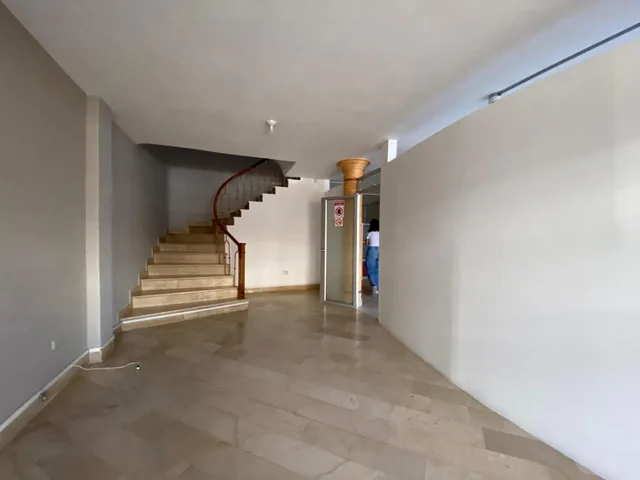 En Venta Casa de 3 Pisos en La Garzota, Norte de Guayaquil - L. Torres, Guayas — imagen 5