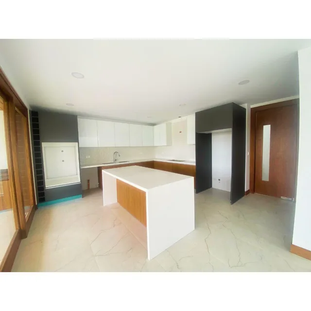 Casa de Lujo en Conjunto – Nayón, Quito 256.48 m² de Construcción 110 m² de Terrazas y Exteriore — imagen 2