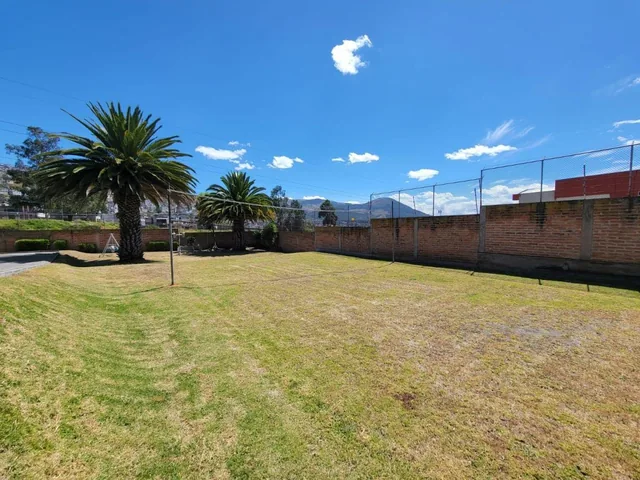 Terreno de Venta en La Urbanización El Condado de 600 m Norte de Quito — imagen 4